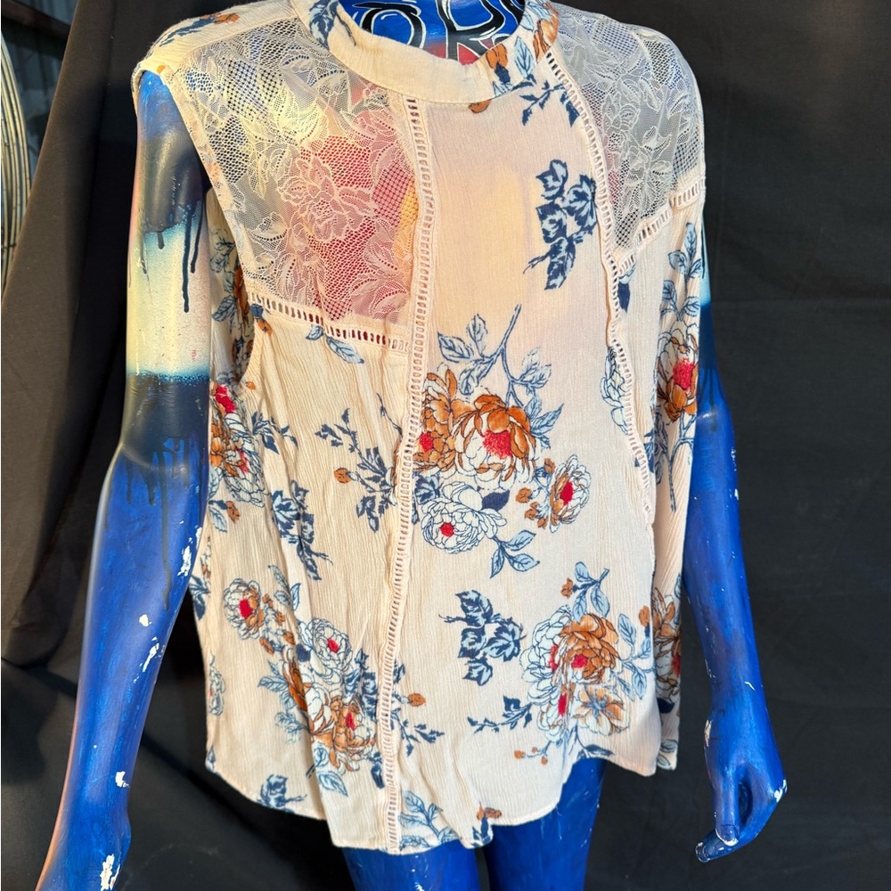 Sleeveless Blouse Size XL Floral Lace